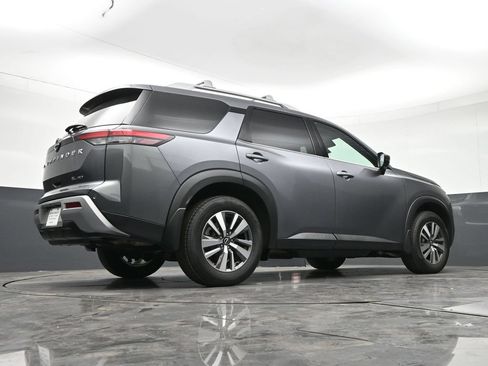 Used 2024 Nissan Pathfinder SL AWD/4WD image 28