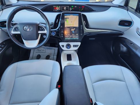Used 2018 Toyota Prius Four image 8