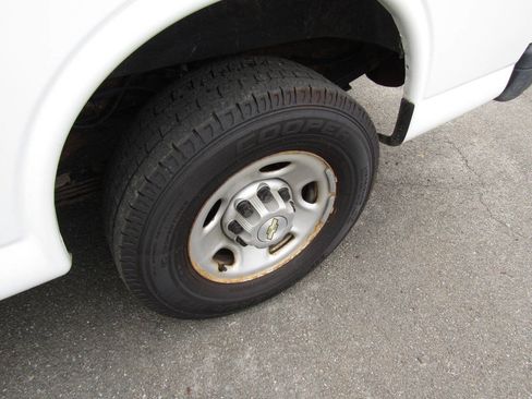 Used 2021 Chevrolet Express 2500 w/ Driver Convenience Package RWD image 22