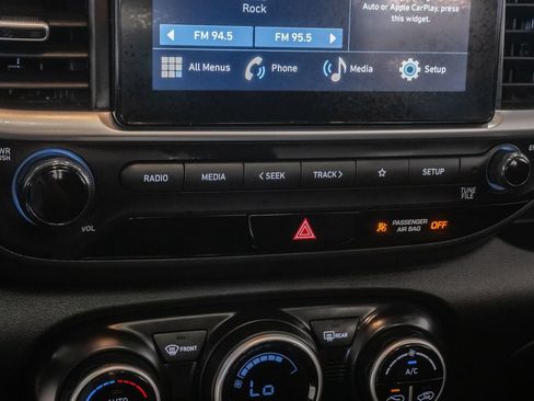 Used 2025 Hyundai Venue SEL FWD image 20