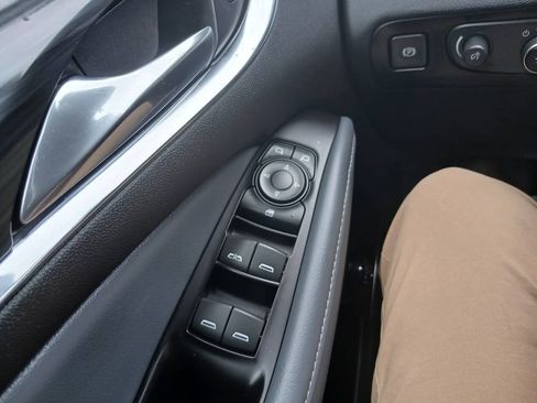 Used 2018 Buick Enclave Essence FWD image 27