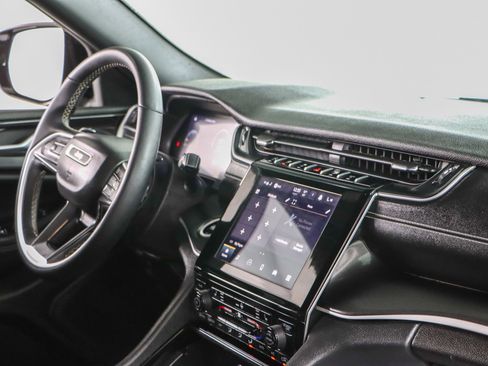 Used 2023 Jeep Grand Cherokee Altitude image 25