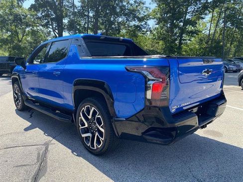 Certified 2025 Chevrolet Silverado EV RST AWD/4WD image 5