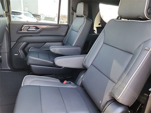 New 2026 GMC Yukon XL Elevation image 16
