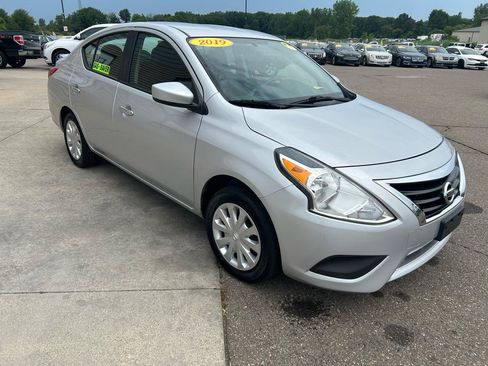 Used 2019 Nissan Versa SV FWD image 3