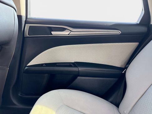 Used 2019 Ford Fusion SE w/ Equipment Group 151A image 14