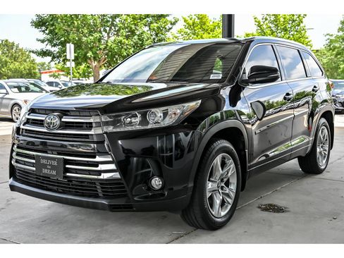 Used 2017 Toyota Highlander Limited w/ Protection Package #3 AWD/4WD image 5