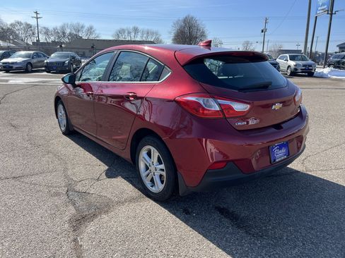 Used 2018 Chevrolet Cruze LT w/ Convenience Package image 6