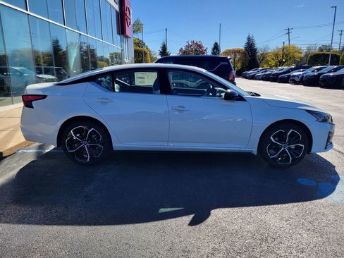 New 2025 Nissan Altima 2.5 SR w/ SR Premium Package AWD/4WD image 3