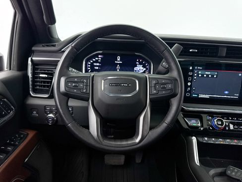 Used 2024 GMC Sierra 3500 Denali Ultimate AWD/4WD image 5