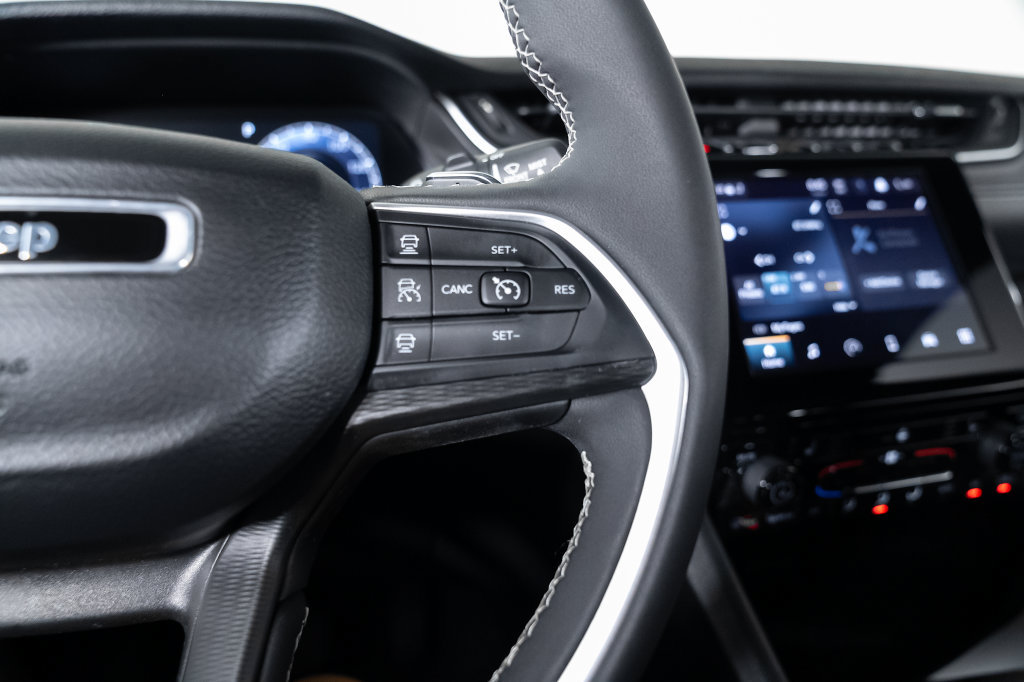 Used 2023 Jeep Grand Cherokee L Laredo RWD image 33