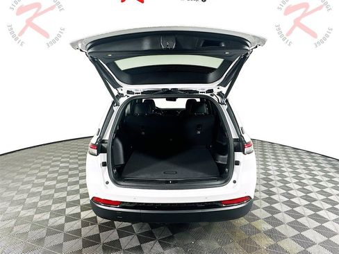 New 2025 Jeep Grand Cherokee Altitude image 16