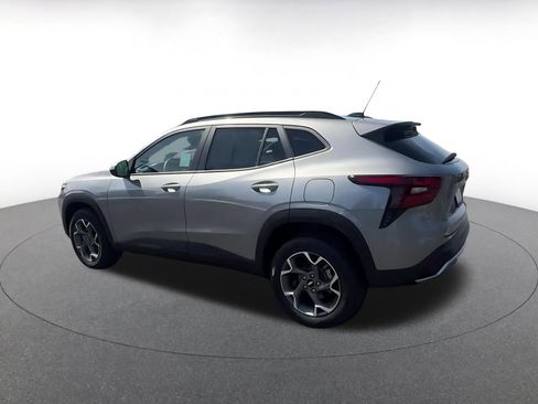 Used 2025 Chevrolet Trax LT FWD image 10