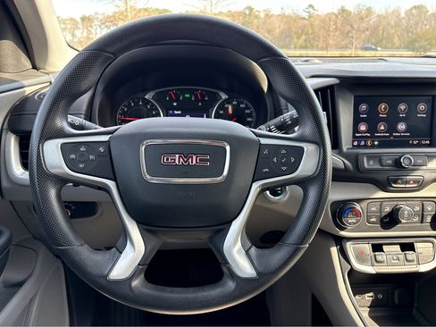 Used 2022 GMC Terrain SLE w/ Driver Convenience Package image 12