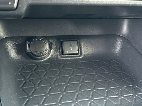 Used 2020 Toyota RAV4 LE AWD/4WD image 29