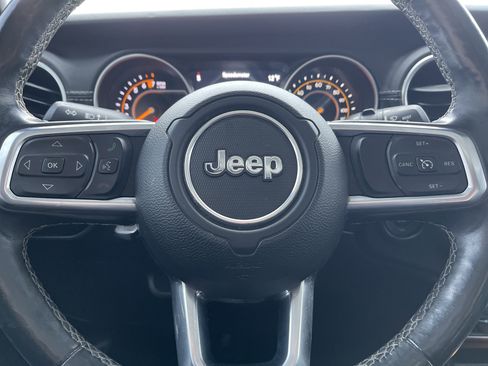 Used 2018 Jeep Wrangler Unlimited Sahara w/ Uconnect 4C Nav & Sound Group image 13