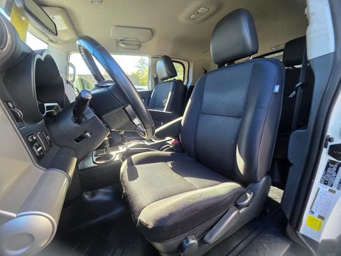 Used 2013 Toyota FJ Cruiser 4WD image 9