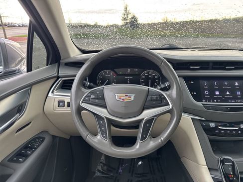 Used 2020 Cadillac XT5 Premium Luxury FWD image 19