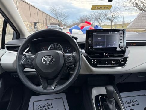 Used 2022 Toyota Corolla LE image 18