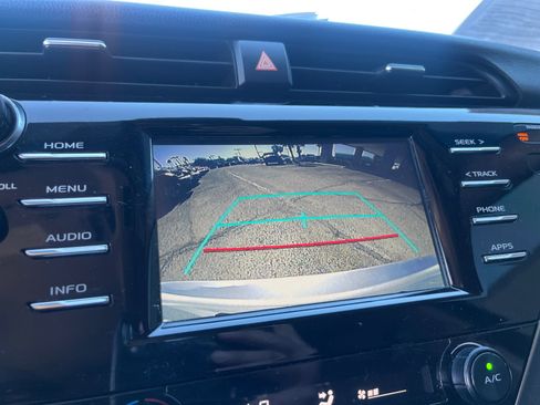 Used 2018 Toyota Camry SE image 28