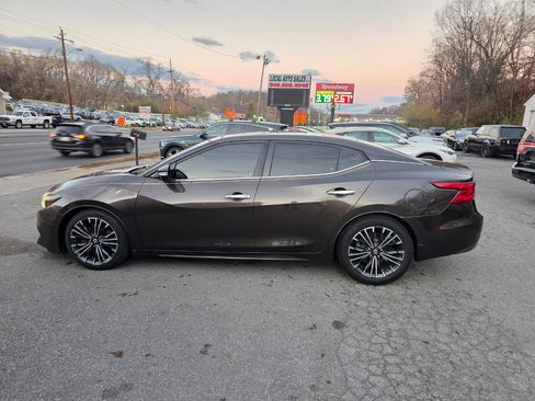 Used 2016 Nissan Maxima Platinum w/ Interior Lighting Package image 8