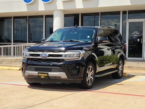 Used 2023 Ford Expedition XLT RWD image 2