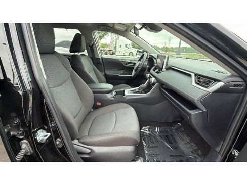 Certified 2025 Toyota RAV4 XLE FWD image 39