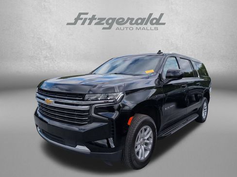 Used 2024 Chevrolet Suburban LT RWD image 3