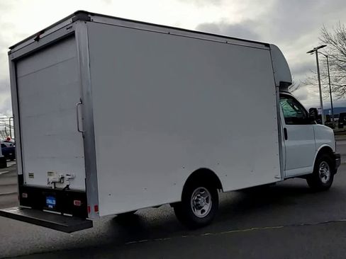 Used 2019 Chevrolet Express 3500 w/ Power Convenience Package image 8
