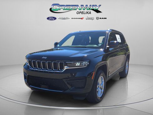 New 2025 Jeep Grand Cherokee Laredo image 3