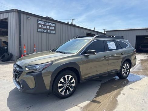 Used 2025 Subaru Outback Limited AWD/4WD image 3