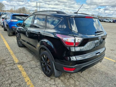 Used 2017 Ford Escape SE w/ Equipment Group 201A image 2