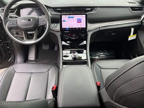 New 2025 Jeep Grand Cherokee Limited image 36