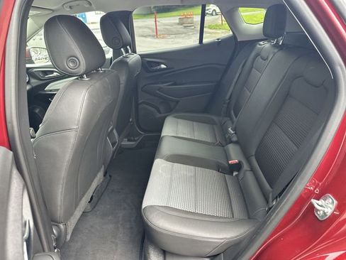 Used 2025 Chevrolet Trax LT w/ LT Convenience Package FWD image 25