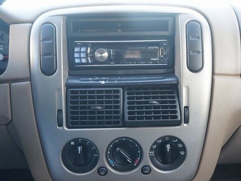 Used 2004 Ford Explorer XLT image 16