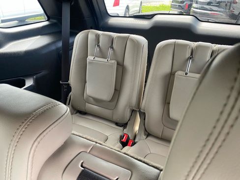 Used 2014 Ford Explorer XLT w/ Equipment Group 202A FWD image 10