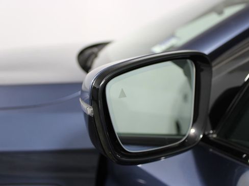 Used 2023 BMW 530e w/ M Sport Package image 31