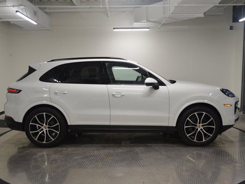 Certified 2025 Porsche Cayenne image 6