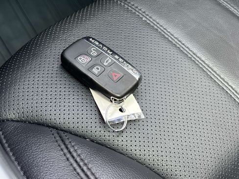 Used 2017 Land Rover Range Rover Sport SE AWD/4WD image 23
