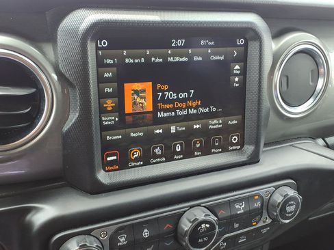 Used 2022 Jeep Wrangler Unlimited Sahara w/ LED Lighting Group AWD/4WD image 19