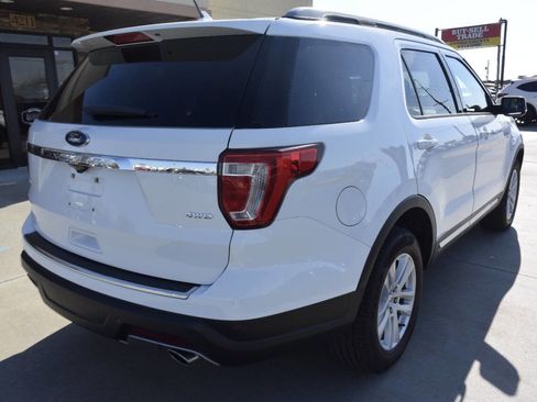 Used 2018 Ford Explorer XLT w/ Equipment Group 201A image 5