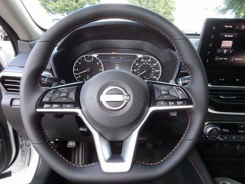 Used 2025 Nissan Altima 2.5 SR w/ SR Premium Package image 26