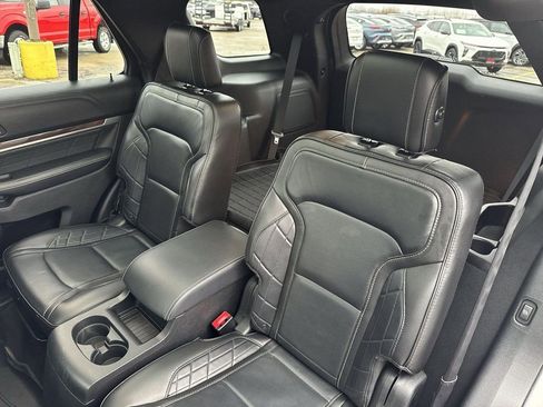 Used 2018 Ford Explorer Platinum image 23