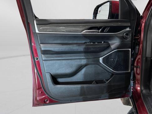 Used 2022 Jeep Wagoneer Series II image 16