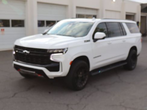 Used 2024 Chevrolet Suburban Z71 w/ Luxury Package AWD/4WD image 5