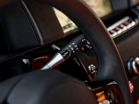 Used 2023 Rolls-Royce Cullinan Black Badge w/ Dark Exterior Package image 22