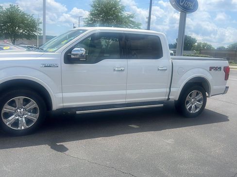 Used 2019 Ford F150 Lariat w/ Equipment Group 502A Luxury AWD/4WD image 12