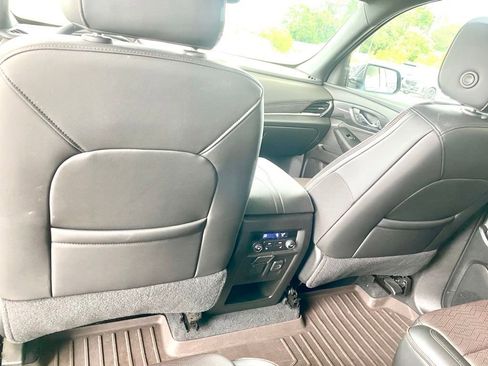 Used 2023 Chevrolet Traverse High Country FWD image 16