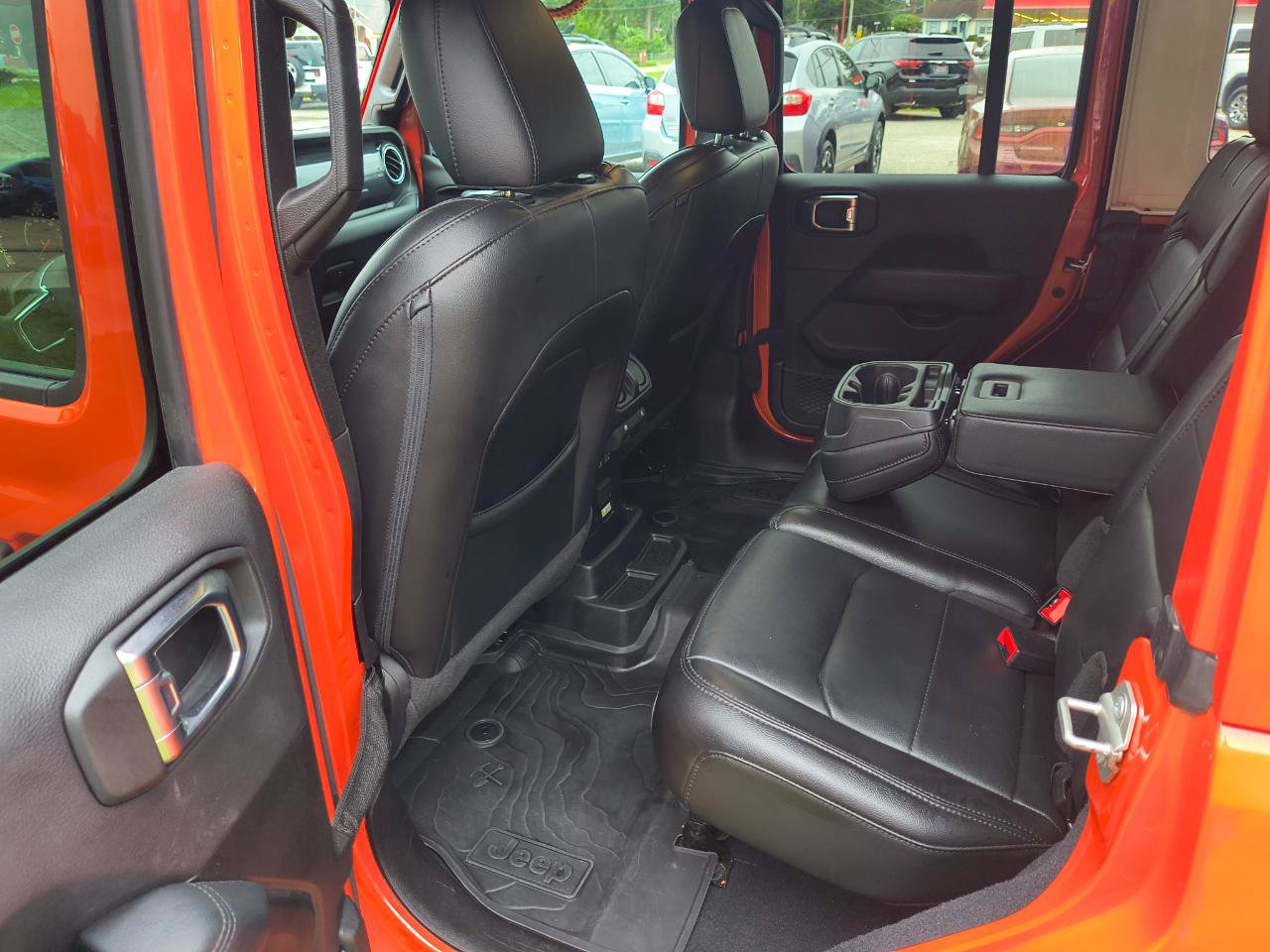 Used 2023 Jeep Wrangler Unlimited Sahara AWD/4WD image 12
