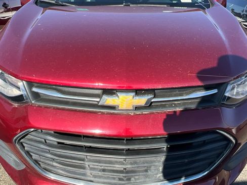 Used 2022 Chevrolet Trax LT w/ LT Convenience Package FWD image 12
